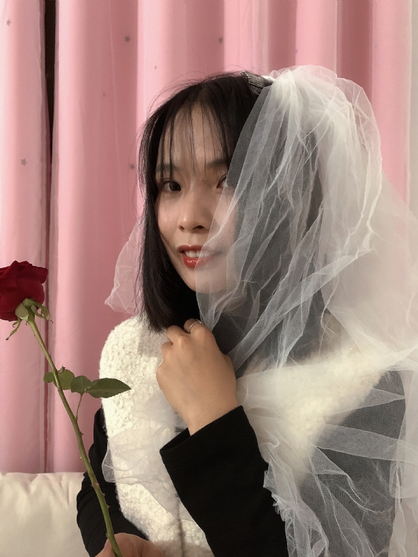 持紫菜包饭的女孩的第一张照片--平南红颜知己交友网